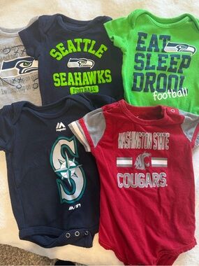 Baby Bundle Seahawks & WSU & Mariners Baby Bodysuit Set (5) AND 4 Bibs